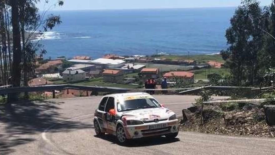 El Peugeot del estradense, durante la competición.