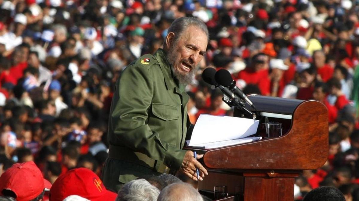 lainz36419392 file   in this  may 1  2006 file photo  cuba s leader fidel 161126080646