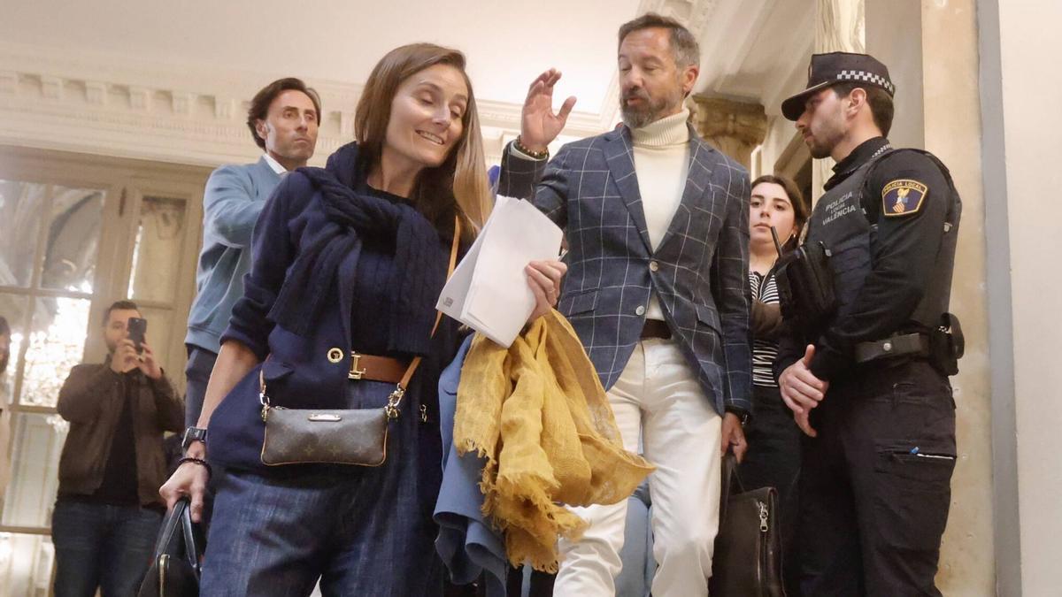 Valencia: la alcaldesa Catalá no aparta al concejal voxero Badenas hasta ver cómo evoluciona la investigación de la UCO
