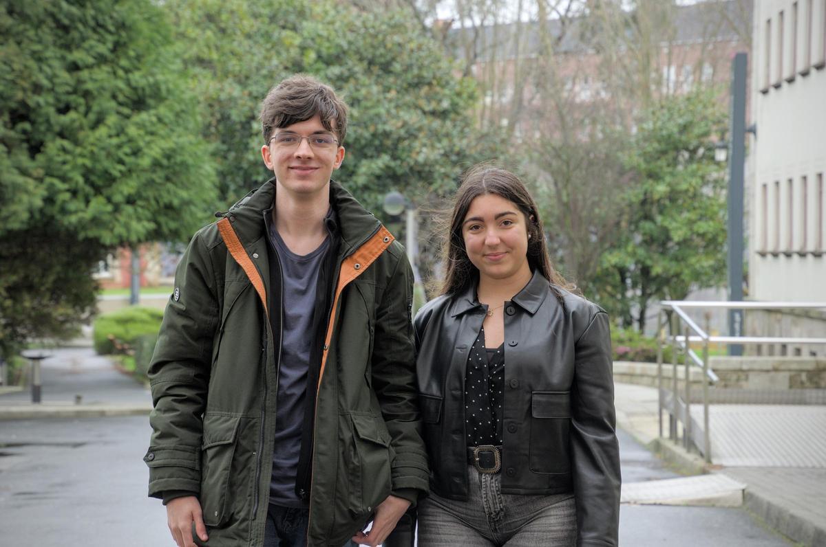 Dos de los alumnos que este año cursan un grado abierto.