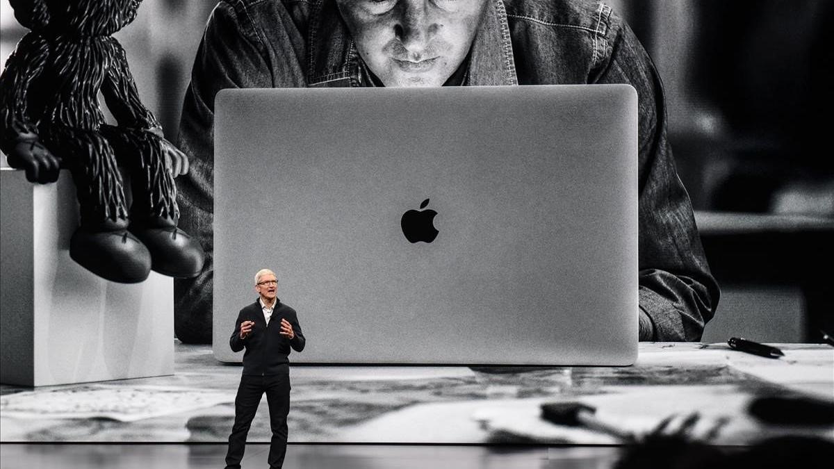 Tim Cook presenta el nuevo MacBook Air de Apple en Nueva York.