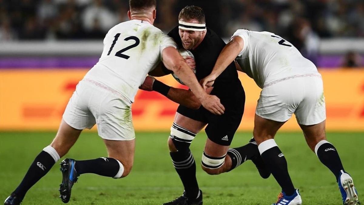 zentauroepp50586689 topshot   new zealand s number 8 kieran read  c  is tackled 191026185027