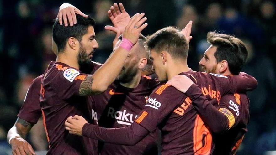 El Barcelona logra la Liga con un triunfo en Riazor que desciende al Deportivo (2-4)