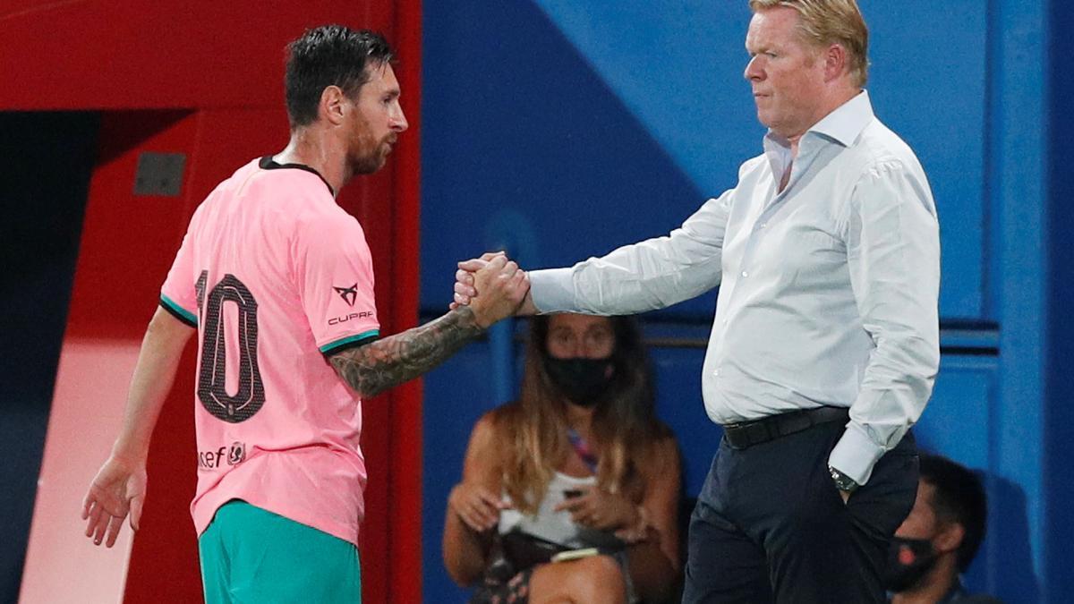 Koeman y Messi dándose la mano tras un partido.