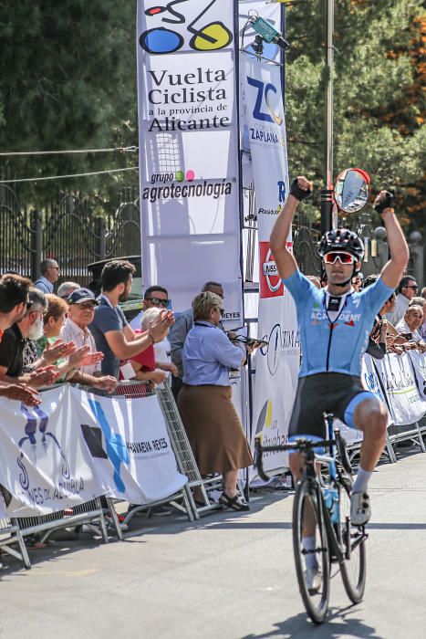 Víctor Martínez, primer líder de la Vuelta a la Provincia de Alicante