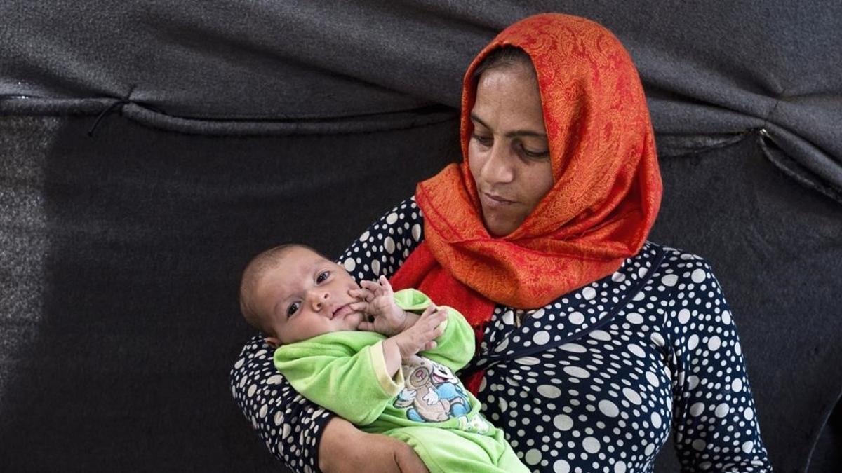 Wadjan Shalhob, una mujer siria de 34 años procedente de Daraa, dió a luz a su bebé, Fawaz, mientras se alojaba en Idomeni.