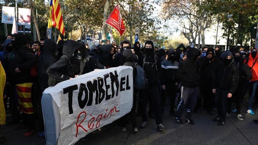 Duros enfrentamientos entre Mossos y CDR en Barcelona