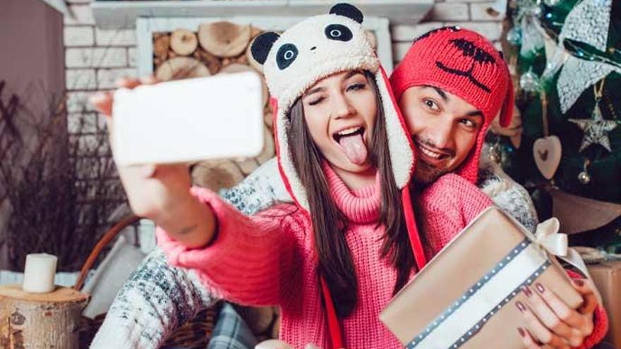 &#039;Selfies&#039; y mensajes pueblan el WhatsApp en estas fechas.