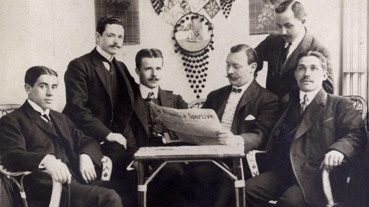 Los integrantes de la Junta 1908-1909: Joan Francesc Grau, Miquel Userós, Charles Wallace, Hans Gamper (presidente), Francesc Sanz de Gabilondo y Francesc Sanz. Ausente, Josep Maria Jordà