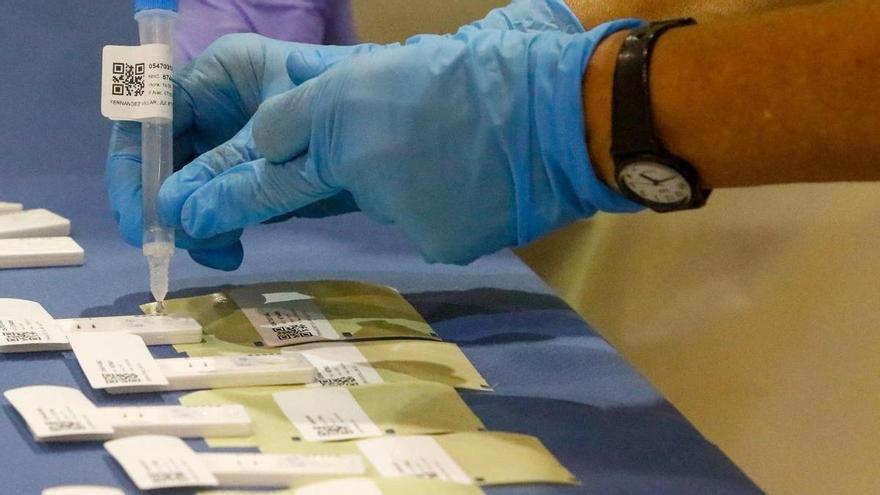 Acepta seis meses de prisión por emitir 500 certificados covid sin permiso