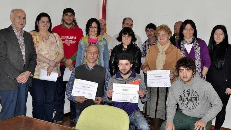 Villayón entrega los diplomas de dos cursos formativos