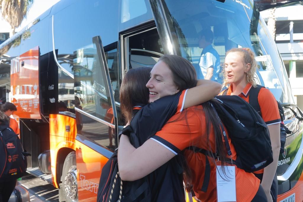 Las jugadoras del Valencia Basket regresan después de proclamarse campeonas de la Supercopa de España