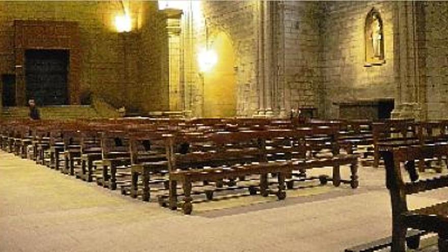 Vista de la catedral de Solsona, amb el paviment recentment remodelat