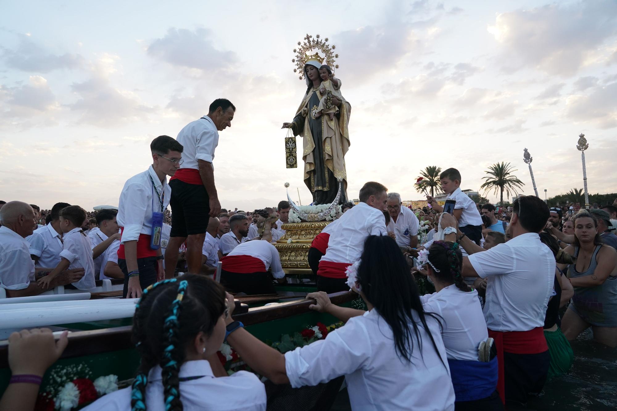 Procesión terrestre y marítima de la Virgen del Carmen de El Palo