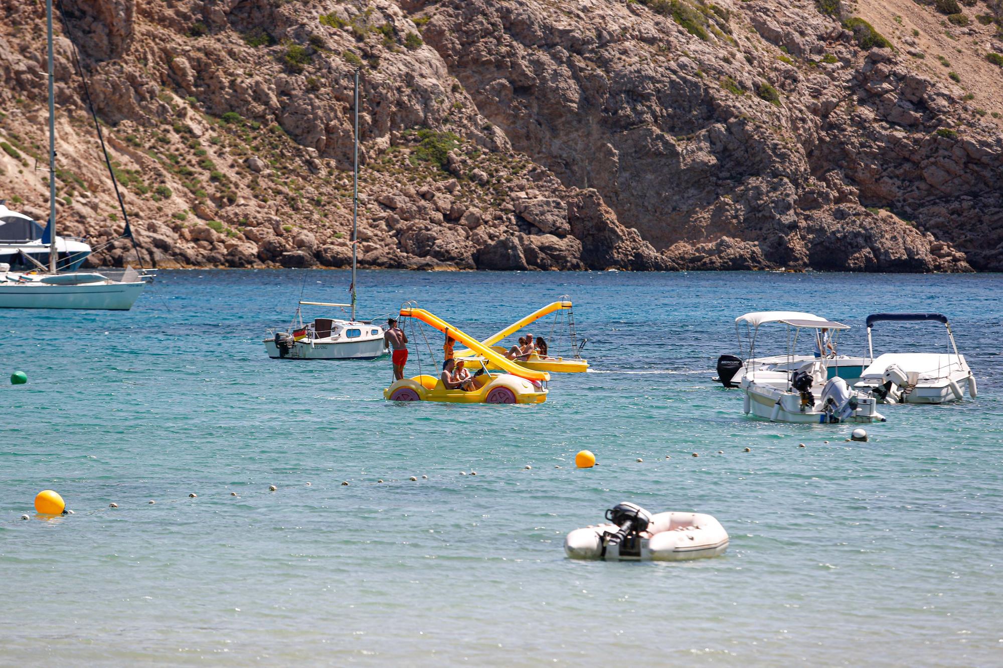 Cala Llonga sale del letargo