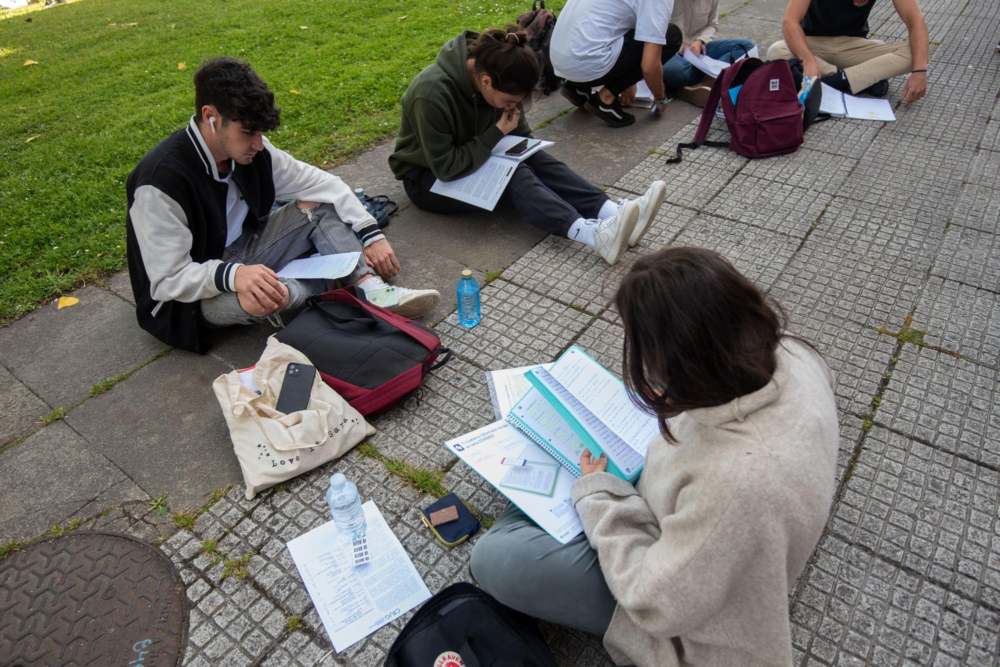 Selectividad A Coruña 2022: Primer día de los exámenes de la ABAU en los campus coruñeses