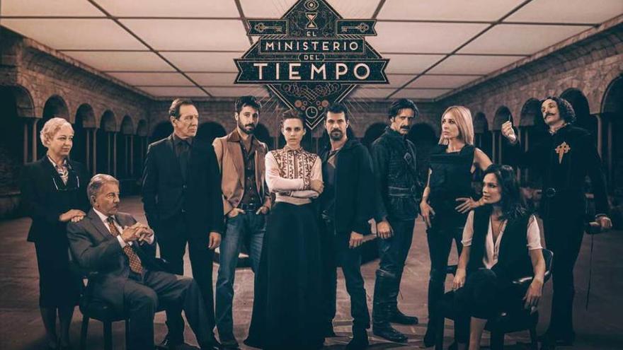 El equipo de &quot;El Ministerio del Tiempo&quot;, serie que está en el catálogo de Netflix.