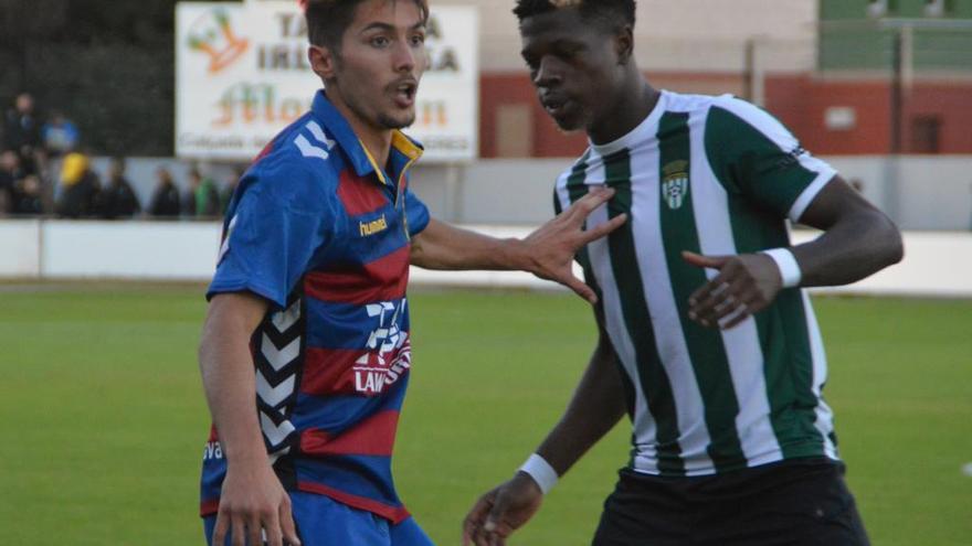 Chele i Soni, en una acció del partit Peralada-Llagostera