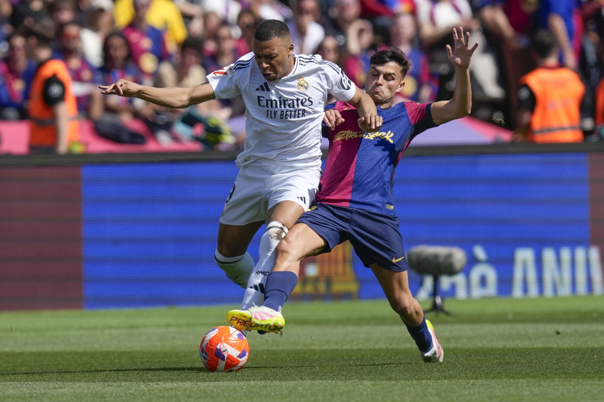 El Clásico de LaLiga EA Sports: Barcelona - Real Madrid.