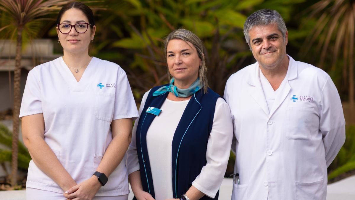 Ana Quevedo, coordinadora de Enfermería; Eva Alemán, coordinadora de Admisión, y Dr. Fco. Javier Balea, director médico.