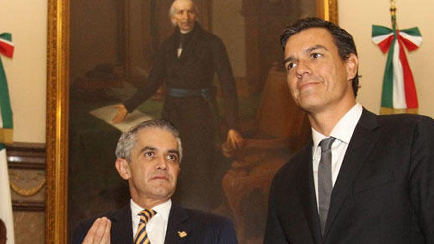 Pedro Sánchez  con el jefe del gobierno de Ciudad de México