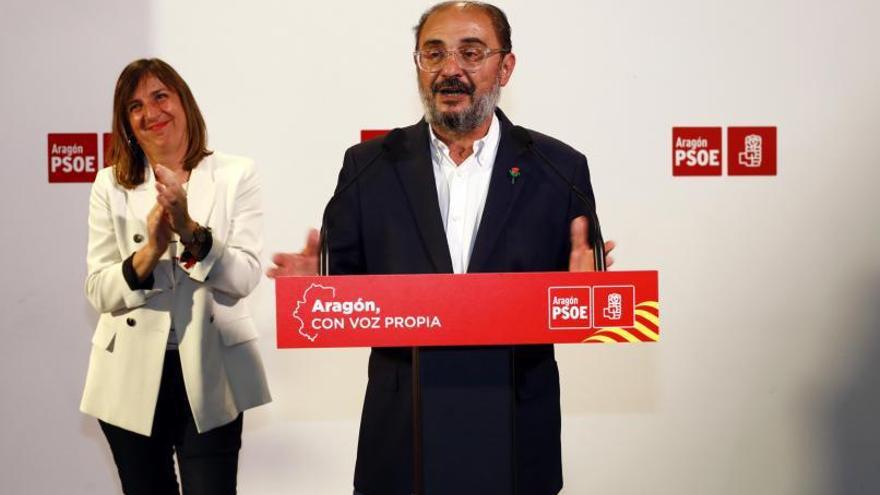 El scandidato autonómico del PSOE en Aragón, Javier Lambán, en su valoración ante los medios.