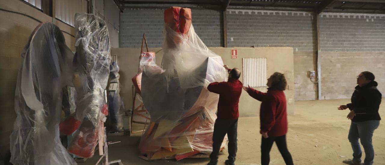 Monumentos durante el traslado a las naves del año pasado