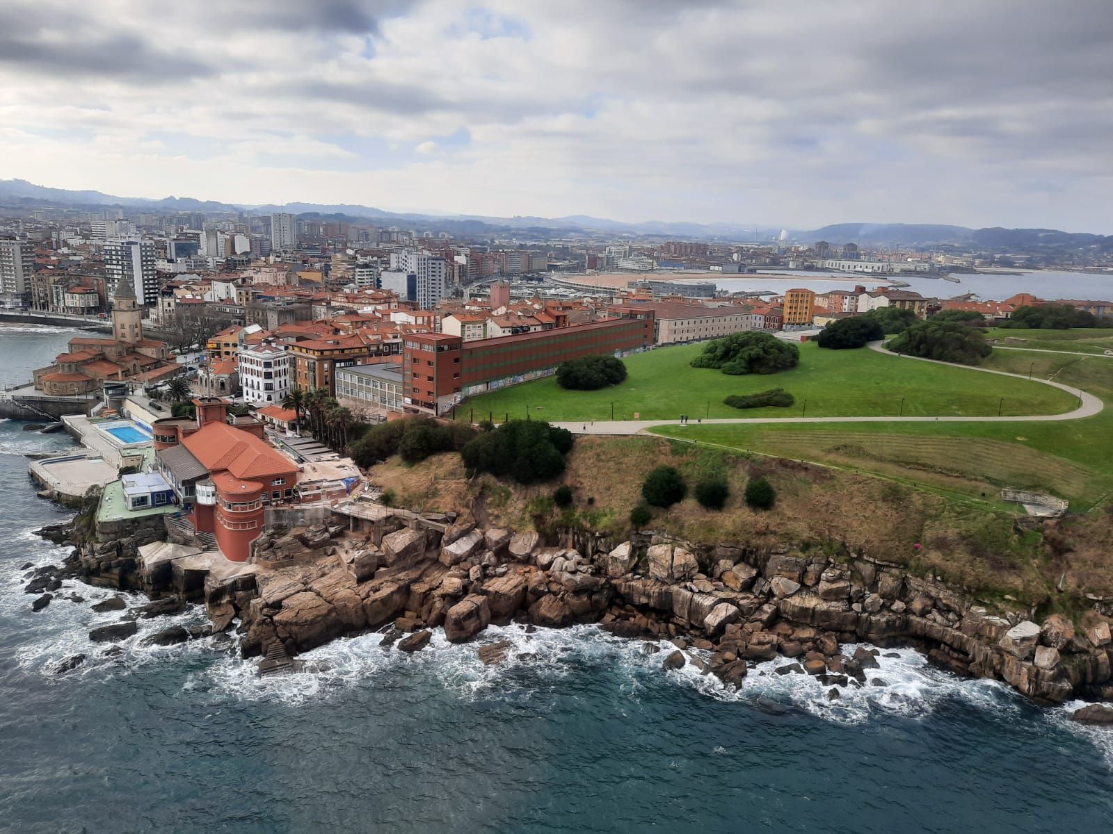 En imágenes: Así se ve Gijón desde el aire