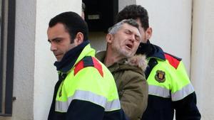 Los Mossos d’Esquadra trasladan al sospechoso del crimen de Susqueda, Jordi Magentí, el pasado 27 de febrero.