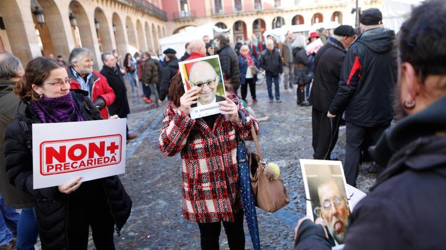 Manifestantes en la Plaza Mayor.