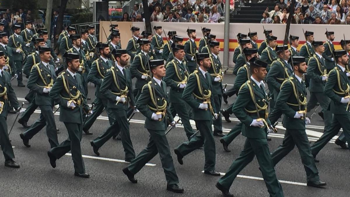 Guardias civiles desfilan en Madrid el 12 de octubre de 2018