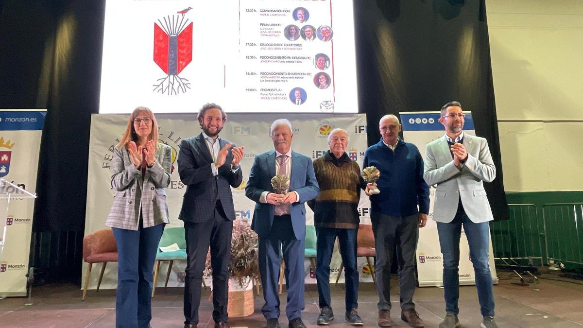 Los premiados de la Feria del libro aragonés de Monzón.