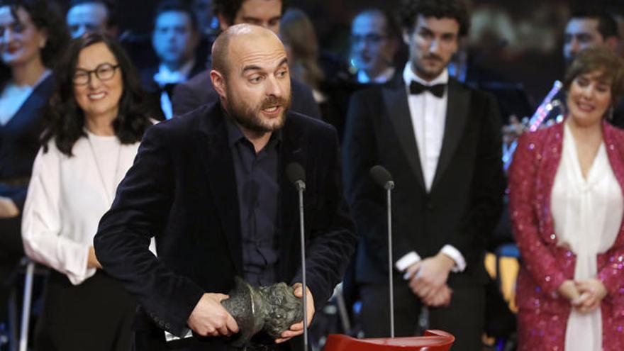 Alberto Vázquez recogiendo uno de los premios. // EFE