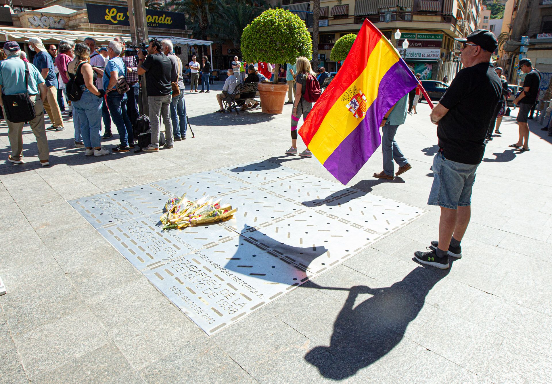 Homenaje en el 84 aniversario del bombardeo al Mercado Central de Alicante