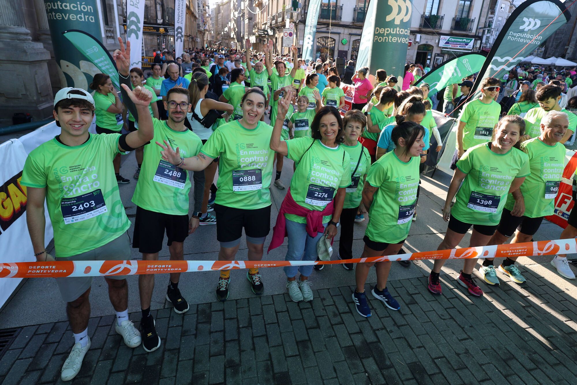 Dos mil setecientos participantes convirtieron la Marcha contra el cáncer de Pontevedra en la más multitudinaria de Galicia
