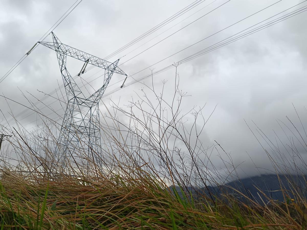 Torre de la red de transporte de electricidad.