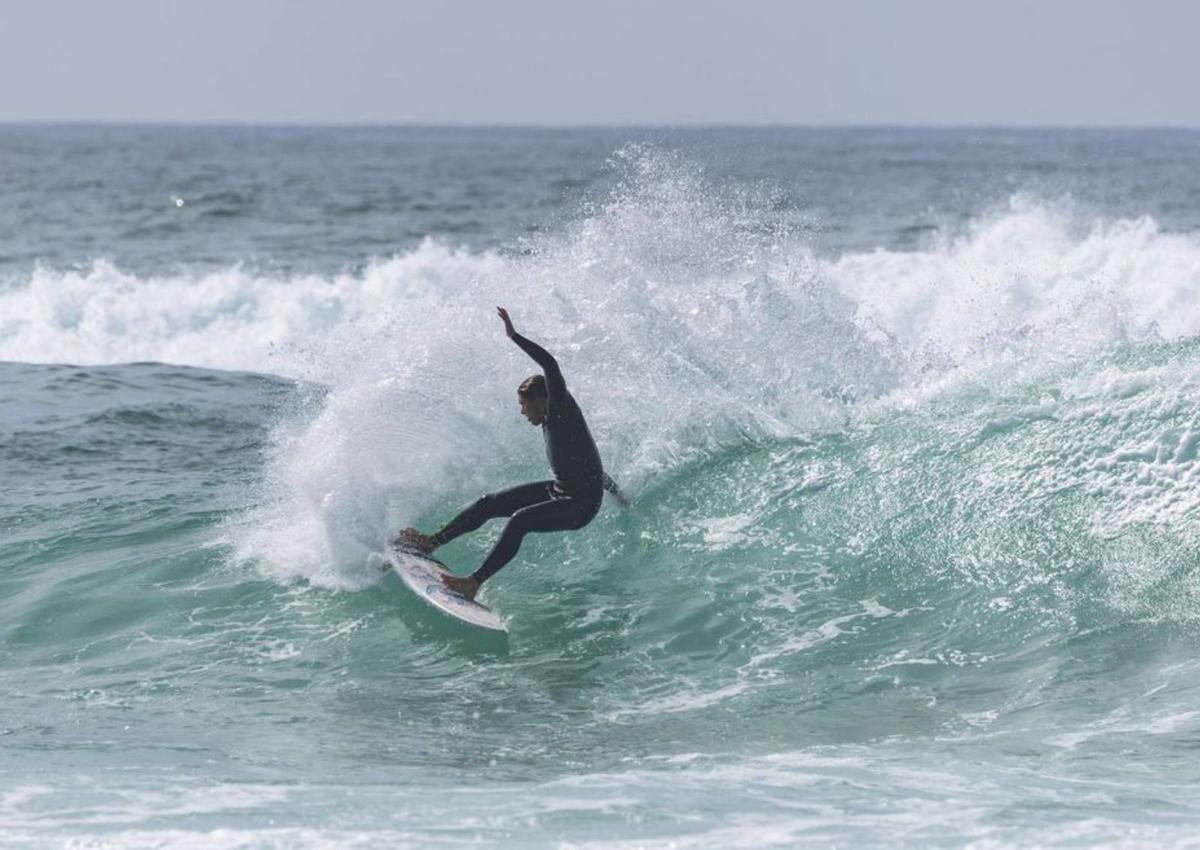 El surfista estradense, en una competición reciente.