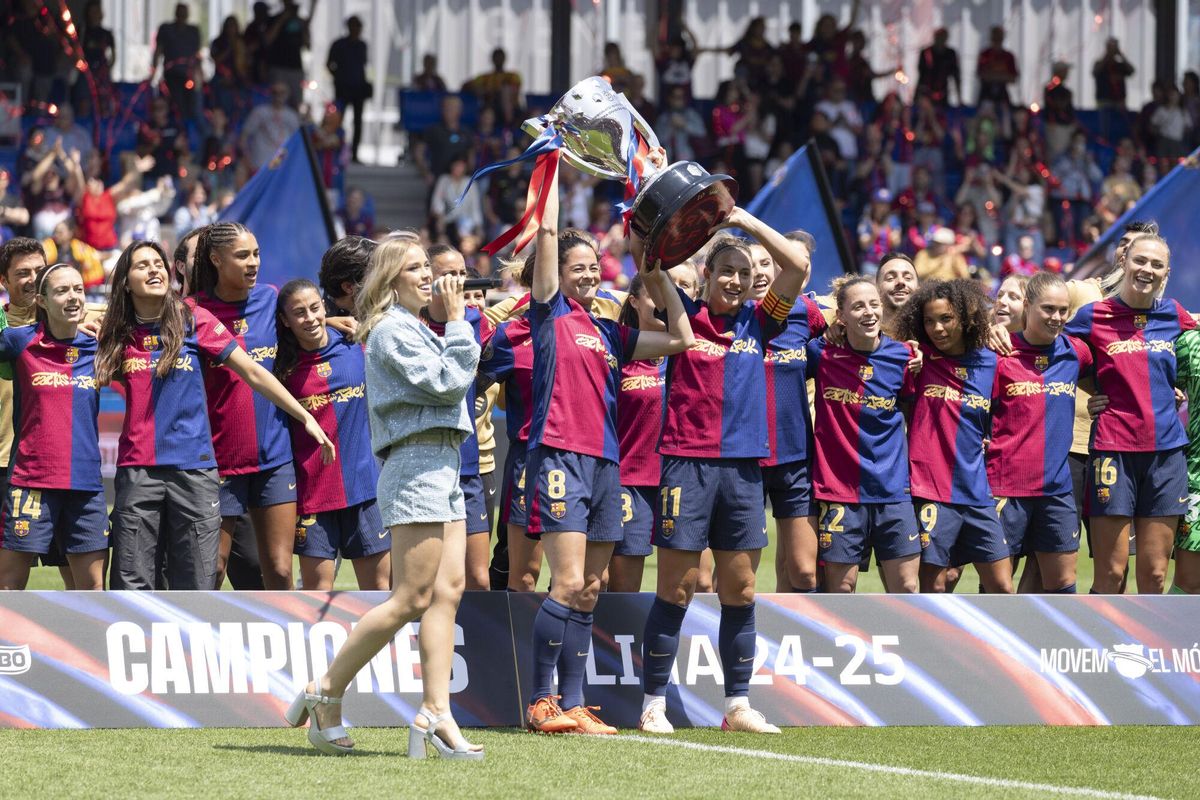 Las jugadoras del FC Barcelona celebran su título de Liga.