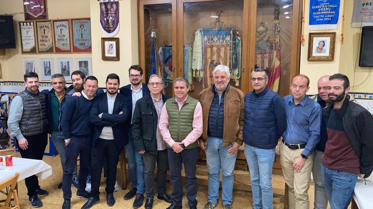 Antonio Escrig, en el centro, con los presidentes de la Federación, tras la votación.