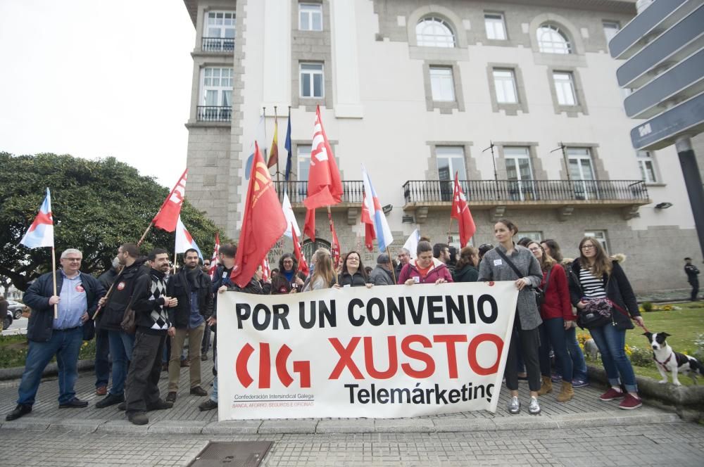 Los teleoperadores gallegos van a la huelga