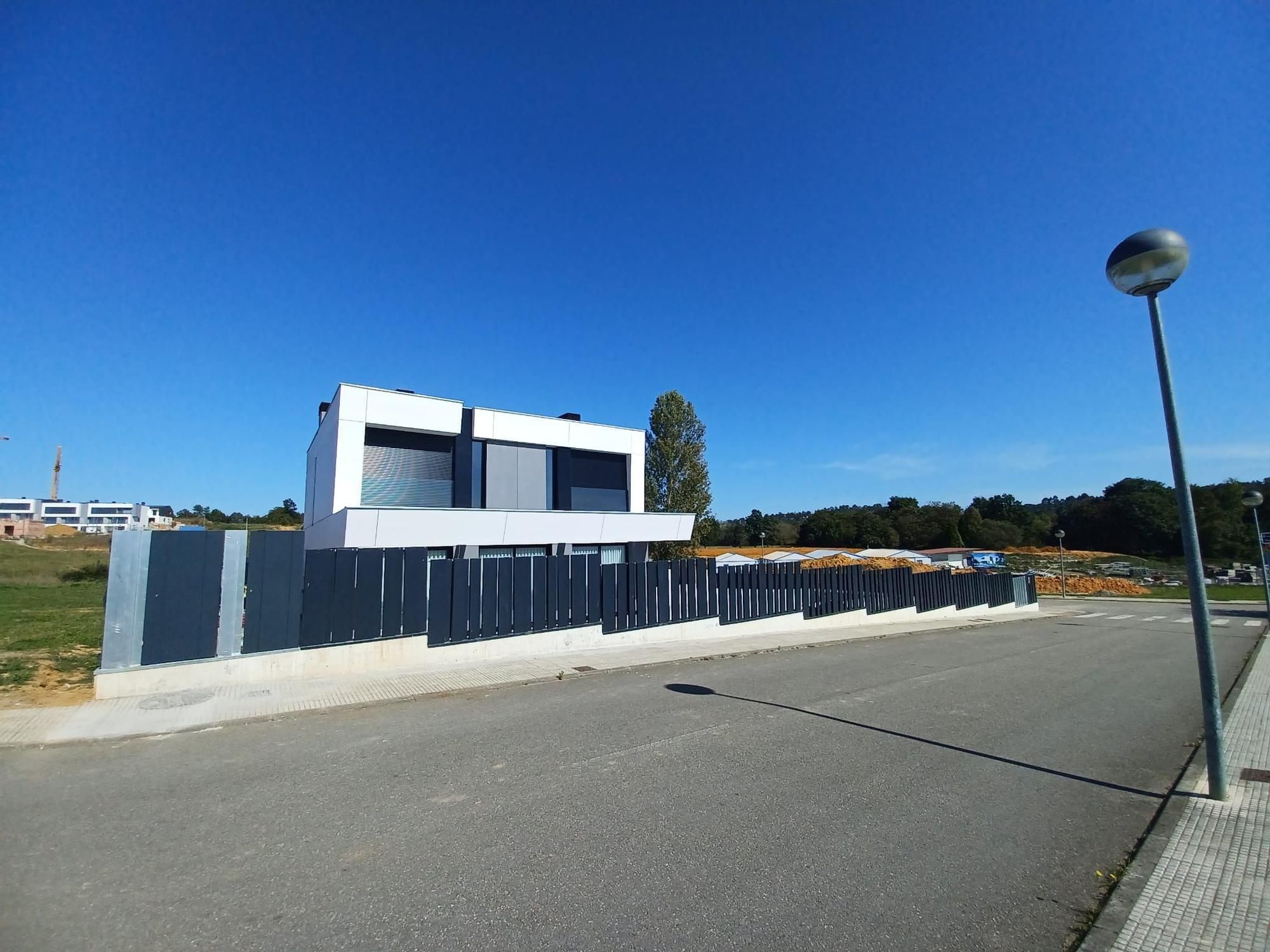 La casa del arquitecto de los famosos en La Fresneda, en Siero, sale a la venta