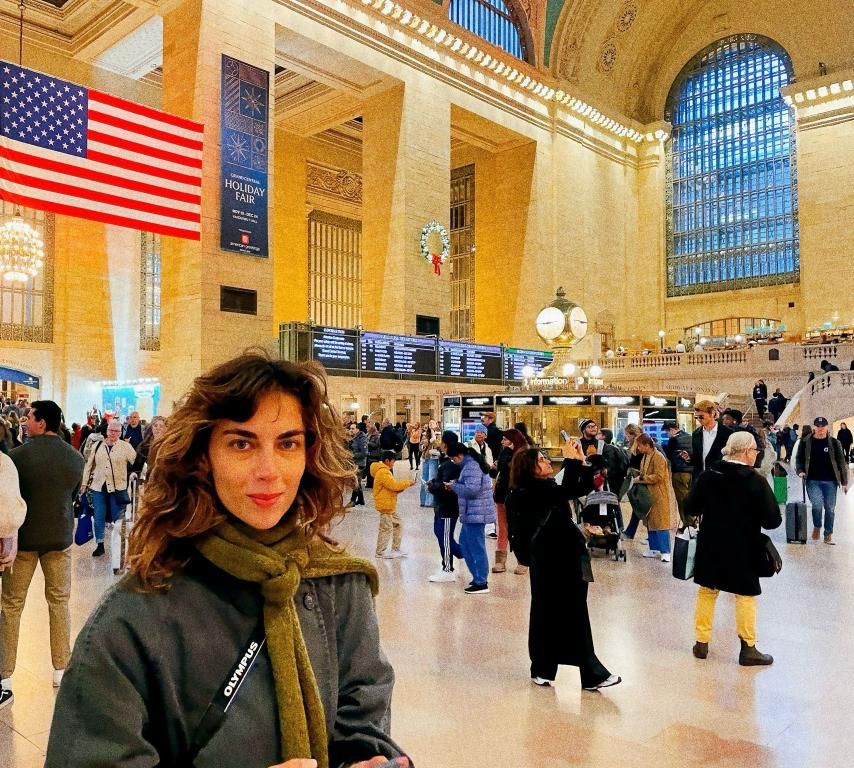 La viguesa Jimena Zulueta, en la emblemática Grand Central de Nueva York