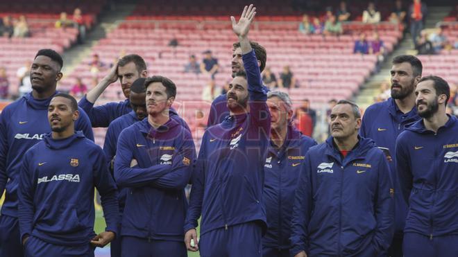 El FC Barcelona ofrece las cinco Copas del Rey a la afición en el Camp Nou