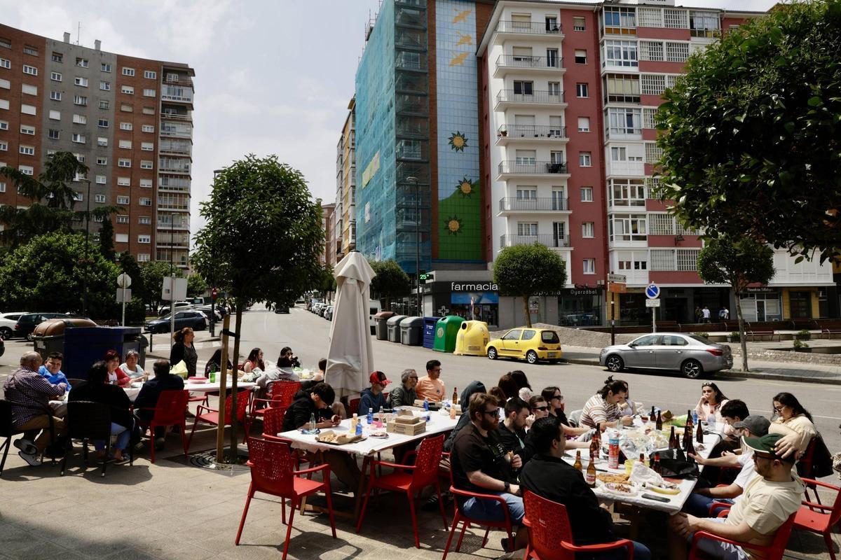 Comida en la calle de Villalegre.