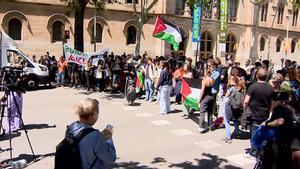 Unos 80 universitarios cortan media hora la Gran Via de Barcelona en apoyo a Palestina