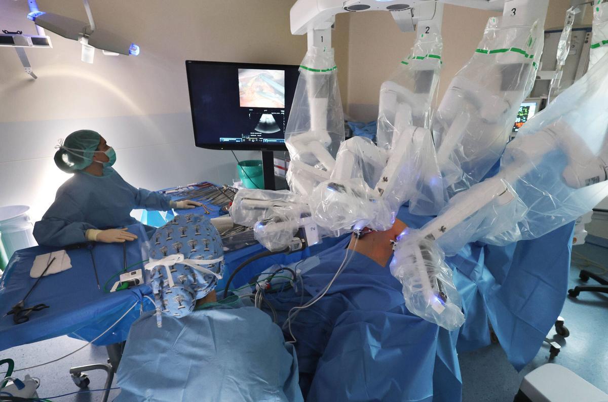 Una cirugía robótica en el Álvaro Cunqueiro.