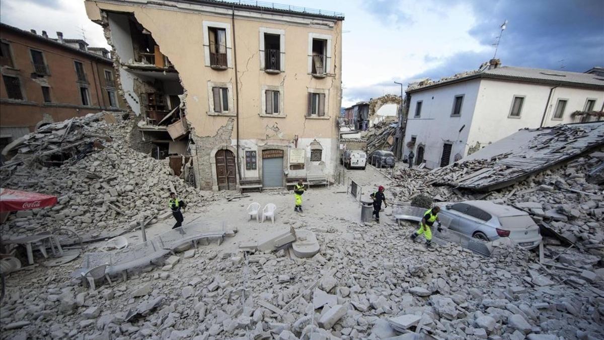 Un edificio destrozado tras el terremoto en Amatrice