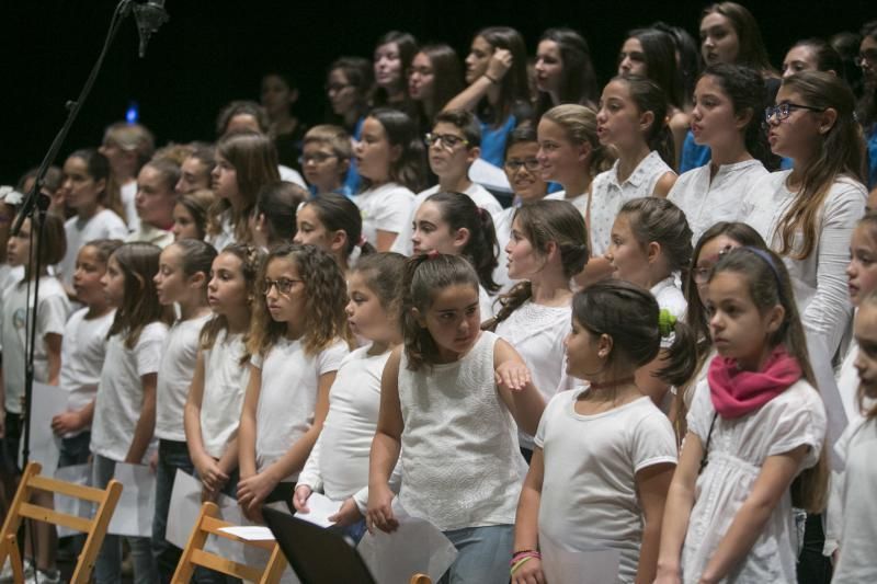 Escolares de la Isla cantan el 'Arroró'