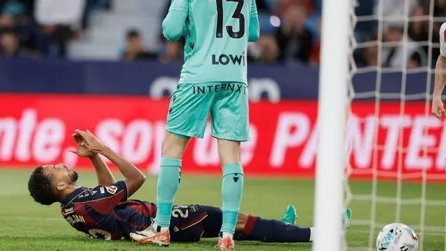 Jarro de agua fría para el Levante: Toljan se marca en propia y pone el 0-1