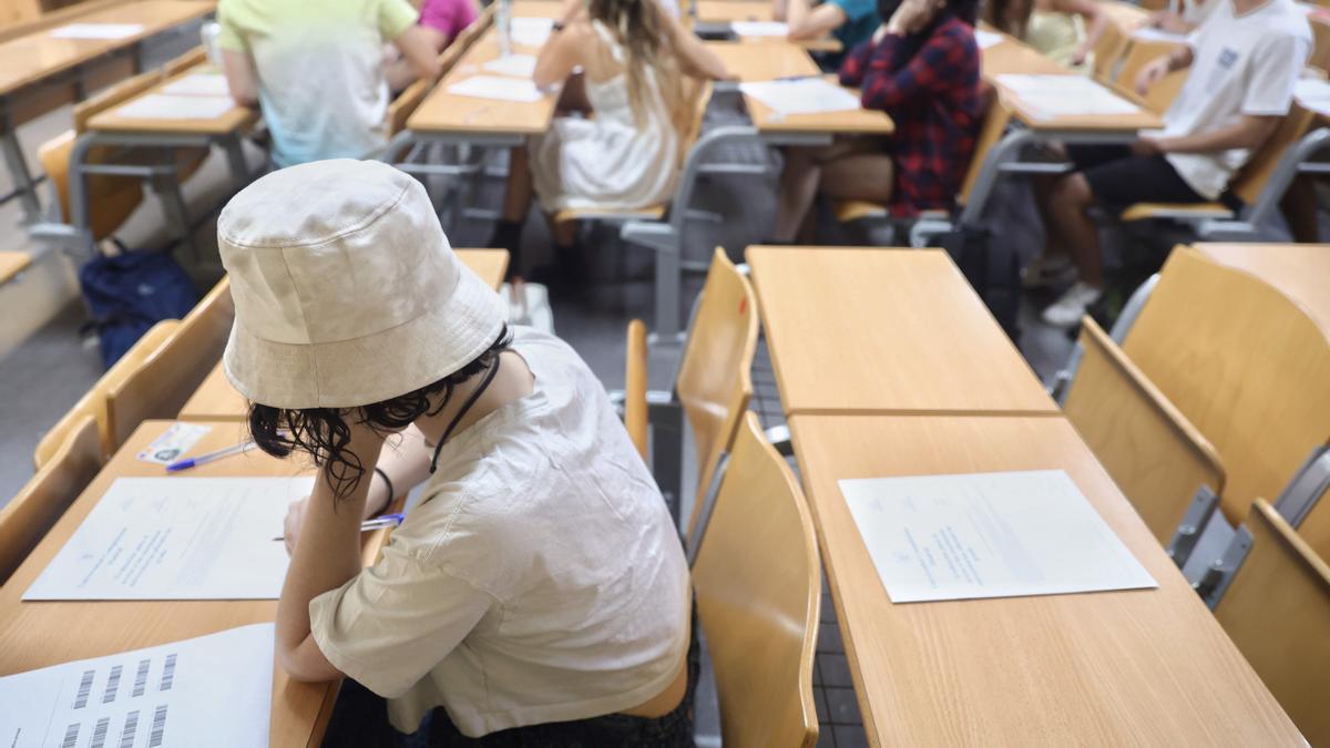 Estudiantes durante uno de los exámenes de la Evaluación para el Acceso a la Universidad (EvAU)